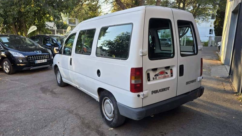 Peugeot EXPERT COMBI 1.9l D 70ch, *CLIMATISATION*, *PORTE LATÉRALE*, *5 PLACES*