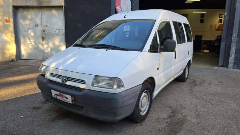 Peugeot EXPERT COMBI 1.9l D 70ch, *CLIMATISATION*, *PORTE LATÉRALE*, *5 PLACES*
