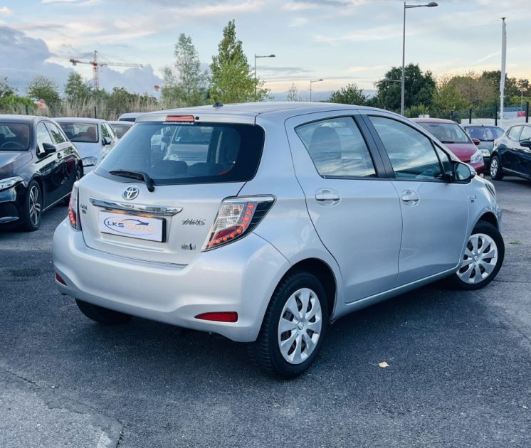 TOYOTA YARIS III 1.5 HYBRID BUSINESS 100H