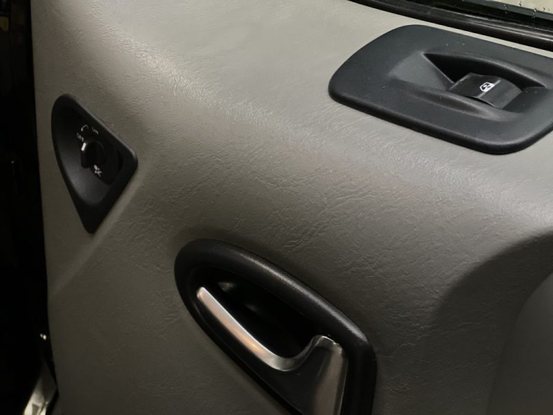 RENAULT TRAFIC 2.0 DCI 115CH AUTHENTIQUE 9 PLACES