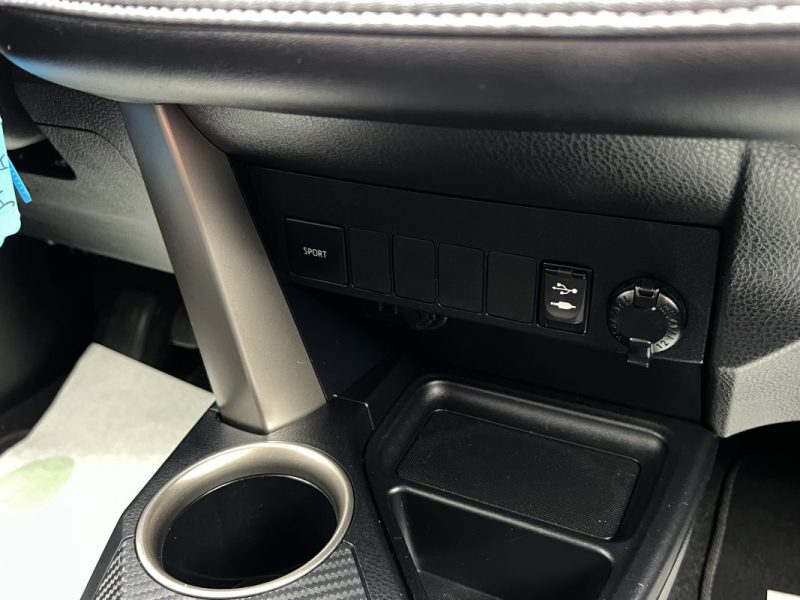 TOYOTA RAV4 IV LIFE 2.0 VVTi 151 Cv 1ERE MAIN 4WD ATTELAGE CAMERA RECUL CRIT AIR 1 - GARANTIE 1 AN