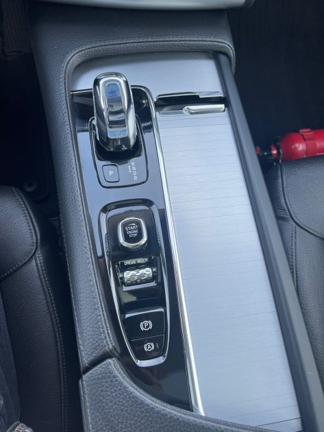 VOLVO XC90 T8 TWIN ENGINE 320 + 87CH R-DESIGN GEARTRONIC 7 PLACES 2017