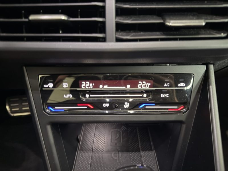 VOLKSWAGEN TAIGO 1.0 TSI 110CV DSG7 R-LINE - Toit ouvrant - Pack son Beat - Apple CarPlay - Caméra 