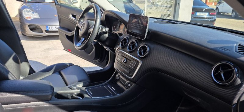 MERCEDES GLA 200D 136CV/ 7-G DCT / INTUITION 2019