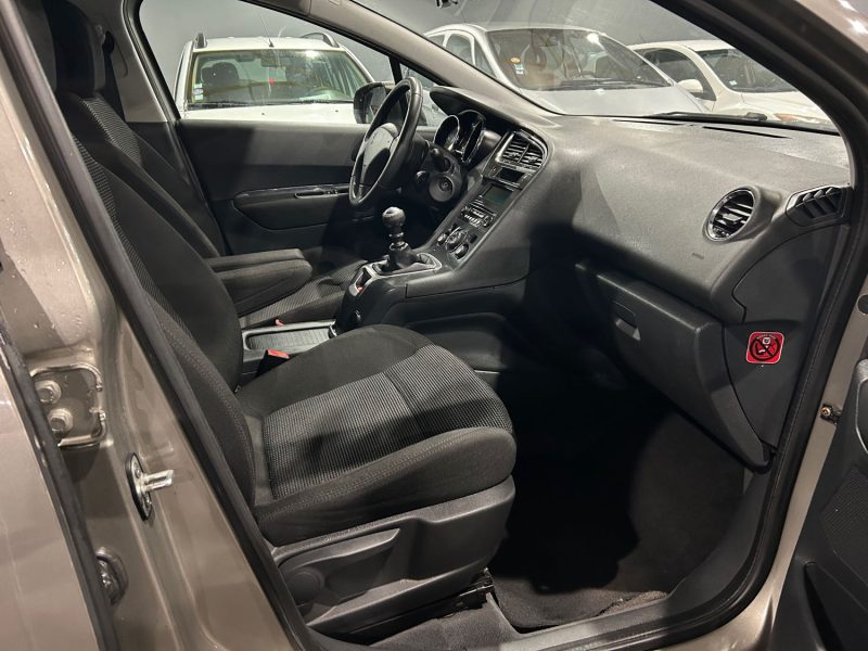 PEUGEOT 5008 1.6 HDI 110CH  PREMIUM PACK