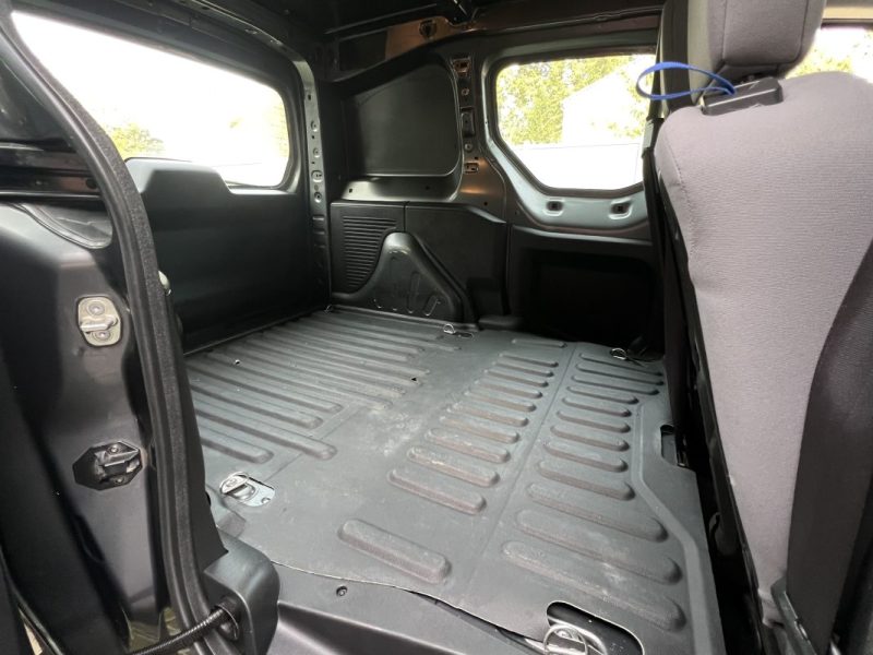 PEUGEOT PARTNER II 1.6 HDI 90 Cv 3 PLACES CLIMATISATION CRIT AIR 2 PORTE COULISSANTE - Garantie 1 an