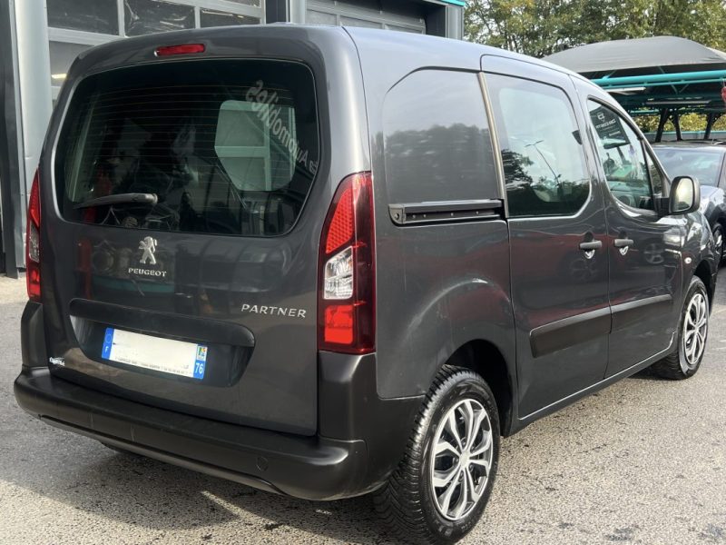 PEUGEOT PARTNER II 1.6 HDI 90 Cv 3 PLACES CLIMATISATION CRIT AIR 2 PORTE COULISSANTE - Garantie 1 an