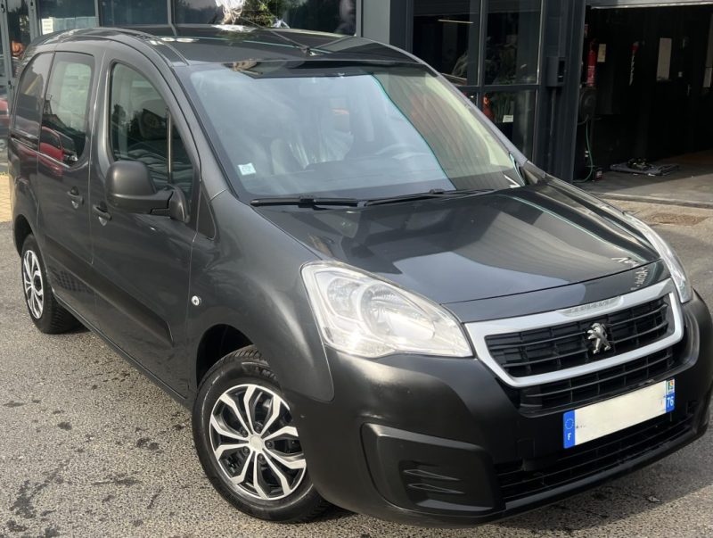 PEUGEOT PARTNER II 1.6 HDI 90 Cv 3 PLACES CLIMATISATION CRIT AIR 2 PORTE COULISSANTE - Garantie 1 an