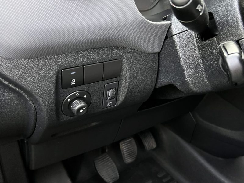 PEUGEOT PARTNER II 1.6 HDI 90 Cv 3 PLACES CLIMATISATION CRIT AIR 2 PORTE COULISSANTE - Garantie 1 an