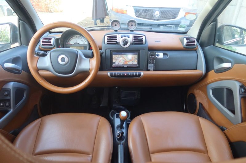 SMART FORTWO 0.9 TURBO PASSION 82CH / INTÉRIEUR TOUT CUIR / NAVIGATION MULTIMÉDIA KENWOOD    2009