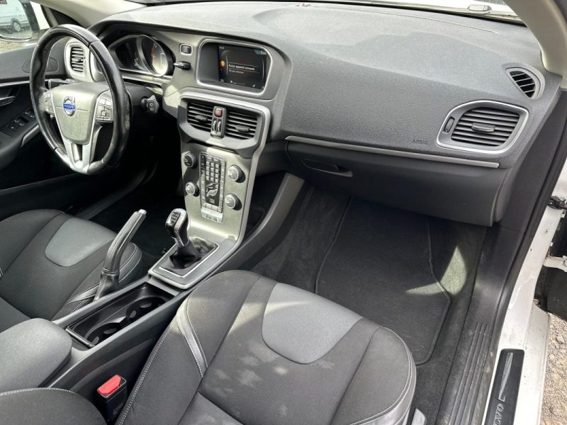 Volvo V40 1.6 D2 115cv Momentum BUSINESS garantie 12mois caméra de recul