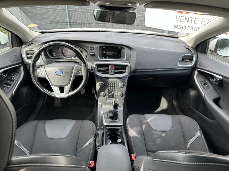 Volvo V40 1.6 D2 115cv Momentum BUSINESS garantie 12mois caméra de recul