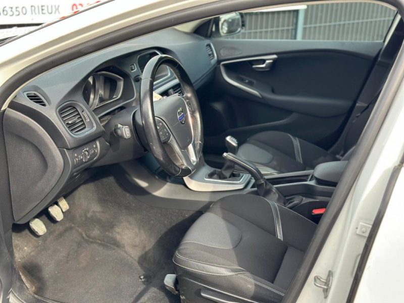 Volvo V40 1.6 D2 115cv Momentum BUSINESS garantie 12mois caméra de recul