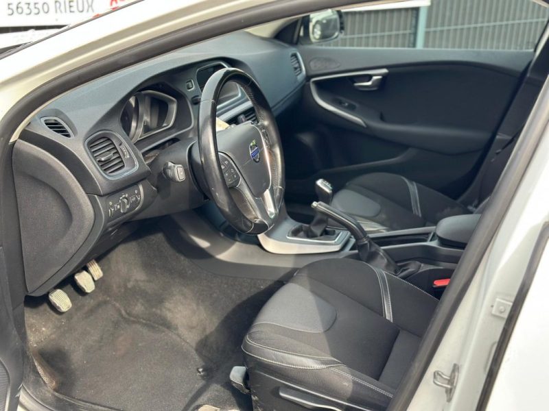 Volvo V40 1.6 D2 115cv Momentum BUSINESS garantie 12mois caméra de recul