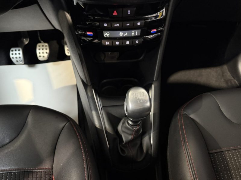 PEUGEOT 208 1.2 110 GT-LINE BVM 6 / APPLE CARPLAY / COURROIE DE DISTRIBUTION NEUVE 