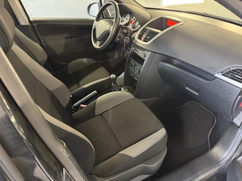 PEUGEOT  207 1.4 VTI 16V URBAN  (116 000 KMS) 1° MAIN