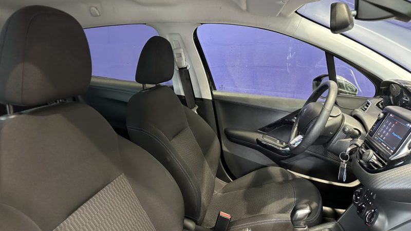 Peugeot 208 1.2 82ch Signature
