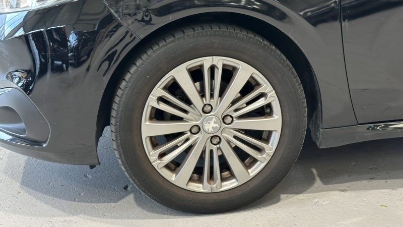 Peugeot 208 1.2 82ch Signature