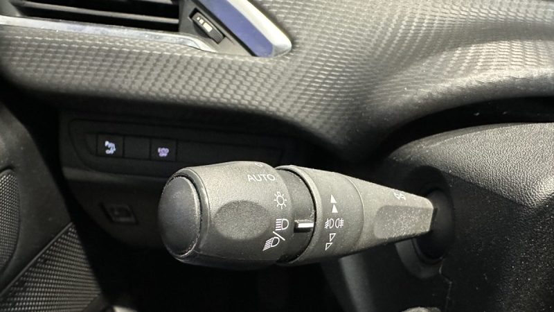 Peugeot 208 1.2 82ch Signature