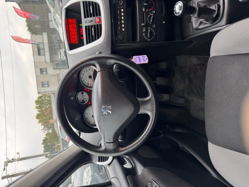 PEUGEOT  207 1.4 I 90CV  