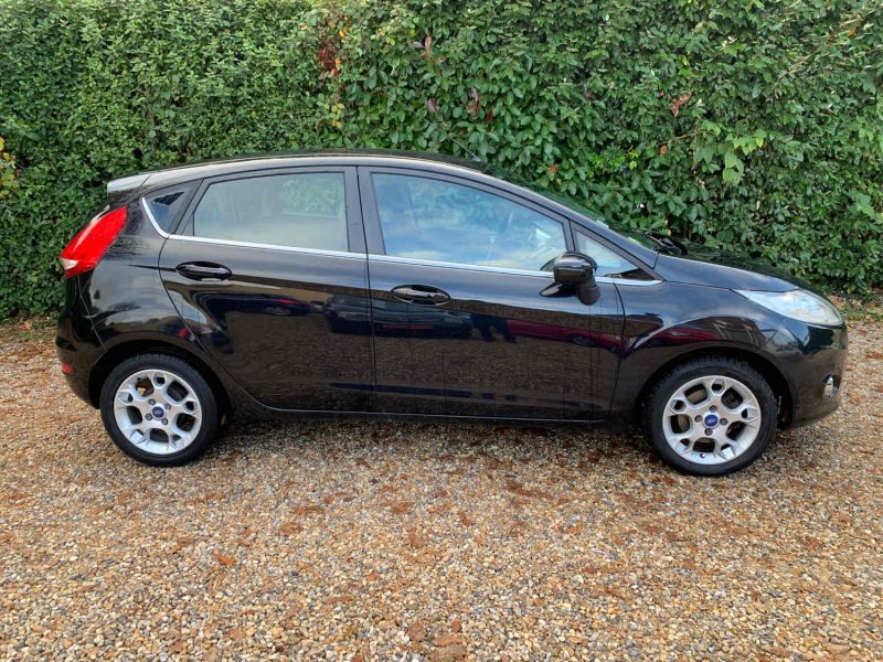 FORD FIESTA 1.4 TDCI 70CH FAP TREND 5P 2011