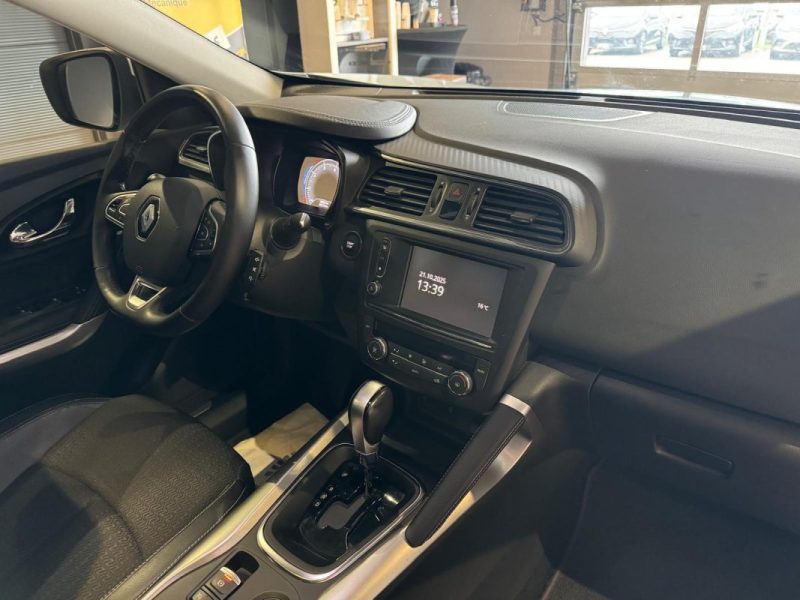 RENAULT KADJAR TCE 130 EDC INTENS / TOIT PANORAMIQUE / ENTRETIEN RENAULT COMPLET  / ATTELAGE / EASY PARK ASSIST / RADAR 360° 2017