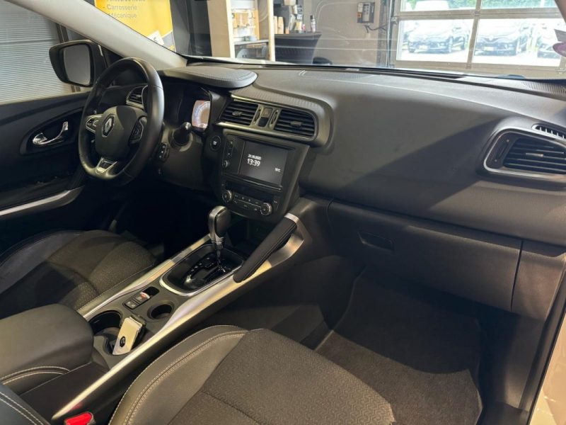 RENAULT KADJAR TCE 130 EDC INTENS / TOIT PANORAMIQUE / ENTRETIEN RENAULT COMPLET  / ATTELAGE / EASY PARK ASSIST / RADAR 360° 2017