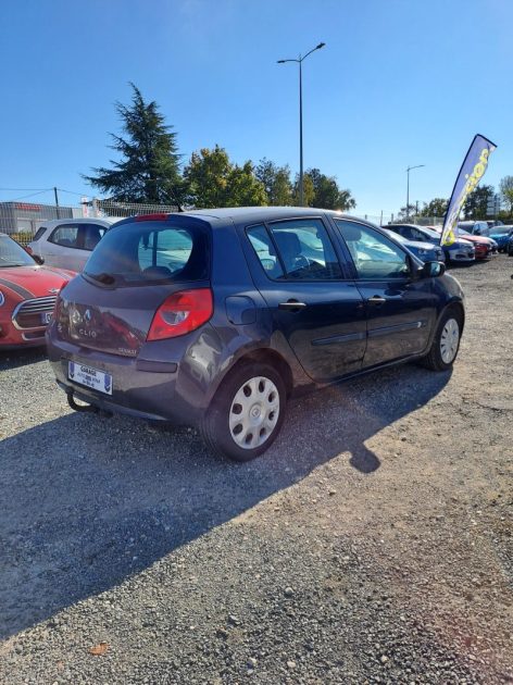 RENAULT CLIO 1.5 DCI - 8V TURBO 2006