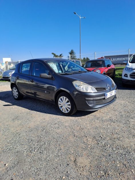 RENAULT CLIO 1.5 DCI - 8V TURBO 2006