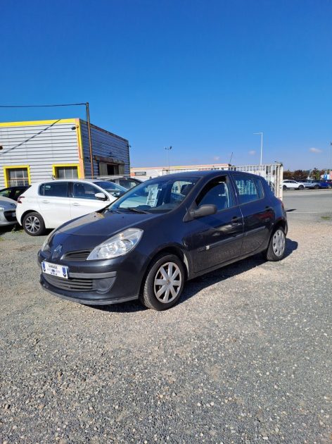 RENAULT CLIO 1.5 DCI - 8V TURBO 2006