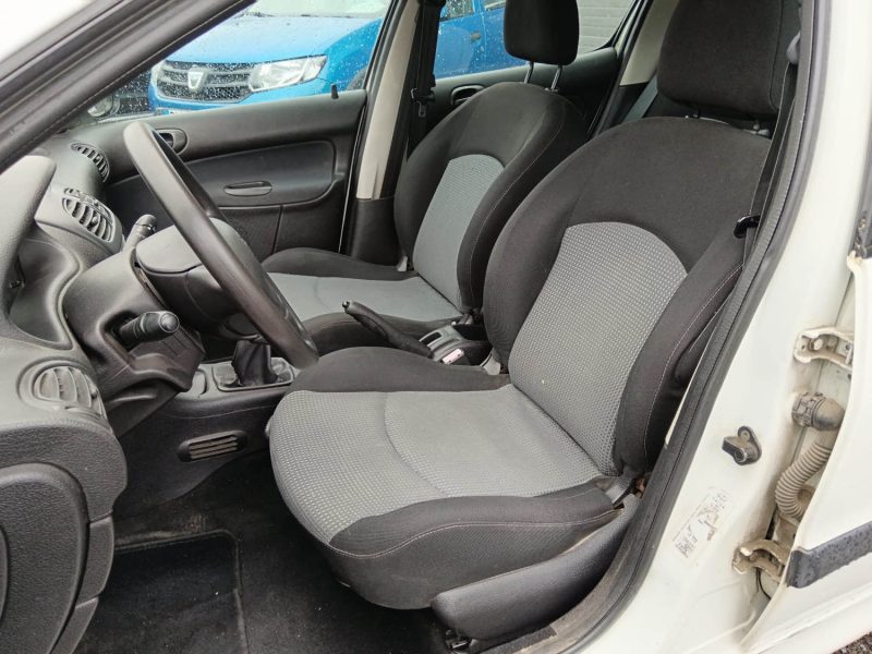 PEUGEOT 206 XR PRESENCE 1.4 HDI 68 cv Distribution + Révision OK + CT OK