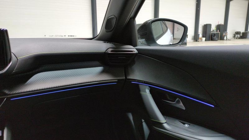 Peugeot 2008 Hybrid 145 e-dcs6 gt+ jantes 18 + pack vision & navigation drive assist plus