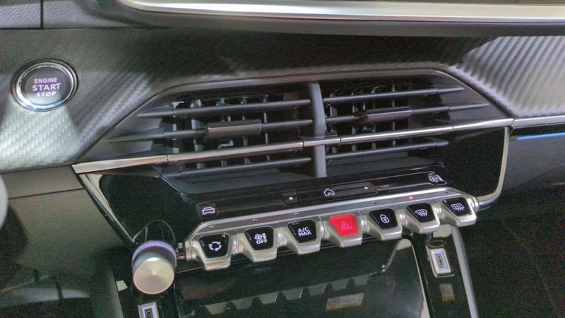 Peugeot 2008 Hybrid 145 e-dcs6 gt+ jantes 18 + pack vision & navigation drive assist plus