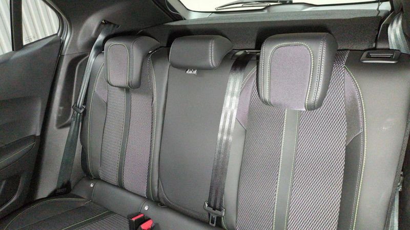Peugeot 2008 Hybrid 145 e-dcs6 gt+ jantes 18 + pack vision & navigation drive assist plus