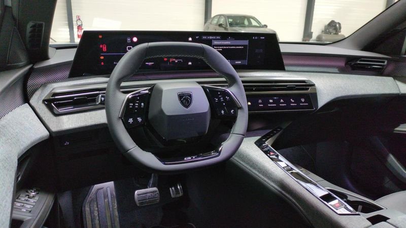 Peugeot 3008 nouveau Hybrid 145 e-dcs6 gt