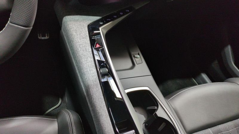 Peugeot 3008 nouveau Hybrid 145 e-dcs6 gt