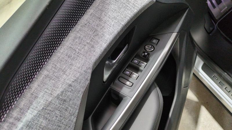 Peugeot 3008 nouveau Hybrid 145 e-dcs6 gt