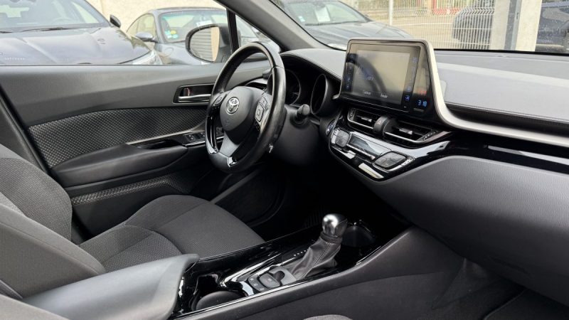 TOYOTA C-HR 122H 2WD finition  Graphic 2019