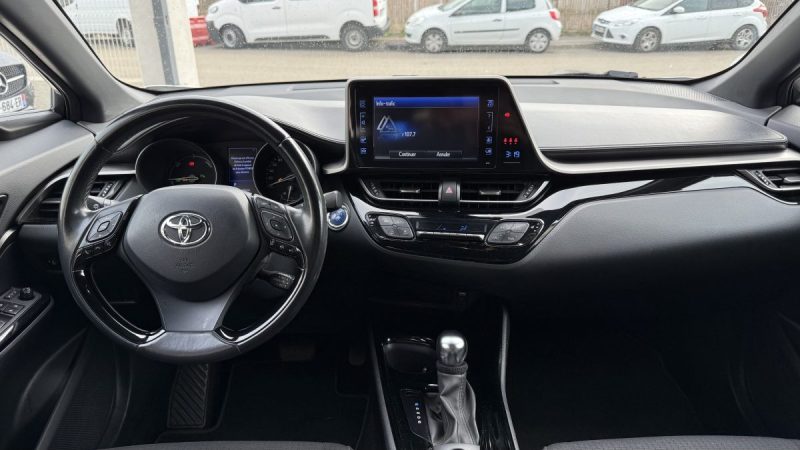 TOYOTA C-HR 122H 2WD finition  Graphic 2019