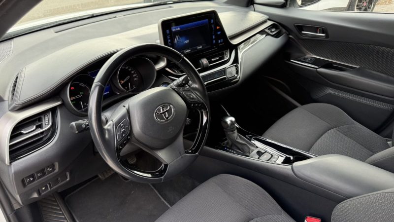 TOYOTA C-HR 122H 2WD finition  Graphic 2019