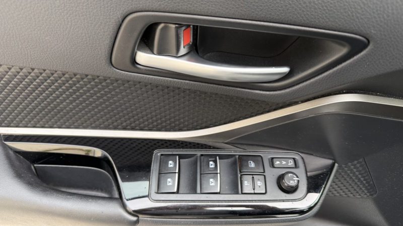 TOYOTA C-HR 122H 2WD finition  Graphic 2019