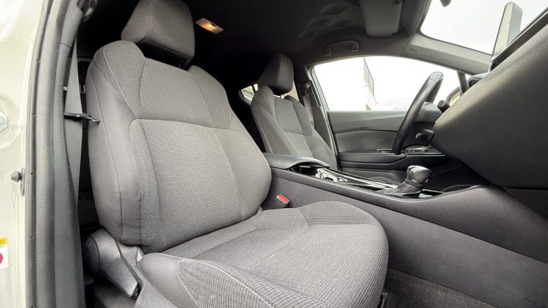 TOYOTA C-HR 122H 2WD finition  Graphic 2019