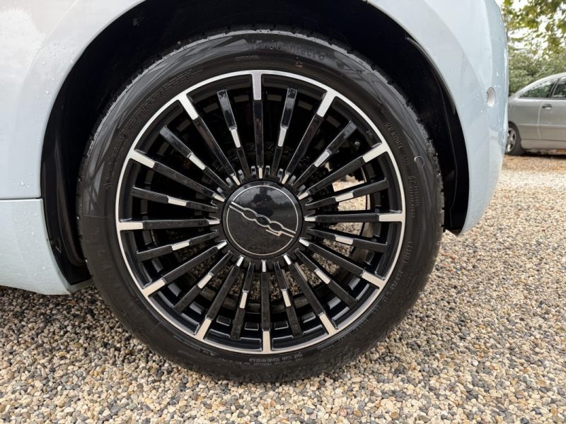 FIAT 500 E 118CH LA PRIMA JBL CAR PLAY    2023