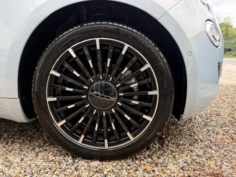 FIAT 500 E 118CH LA PRIMA JBL CAR PLAY    2023