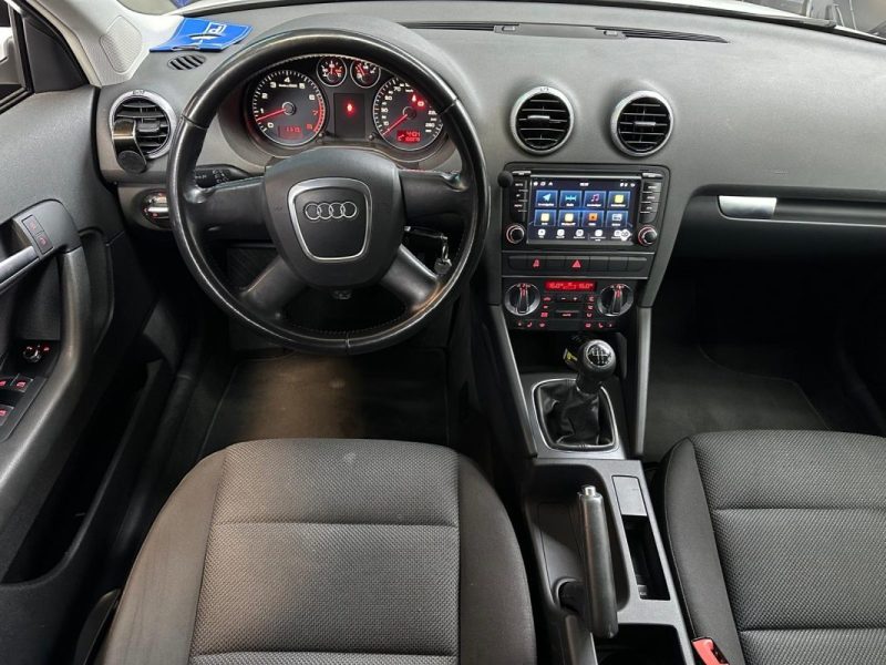 AUDI A3 1.6i 100 cv Business