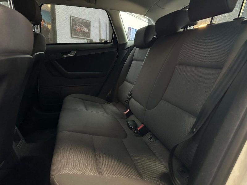 AUDI A3 1.6i 100 cv Business