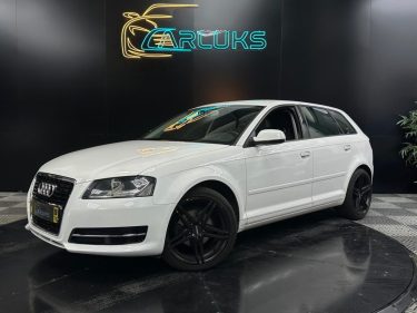 AUDI A3 1.6i 100 cv Business