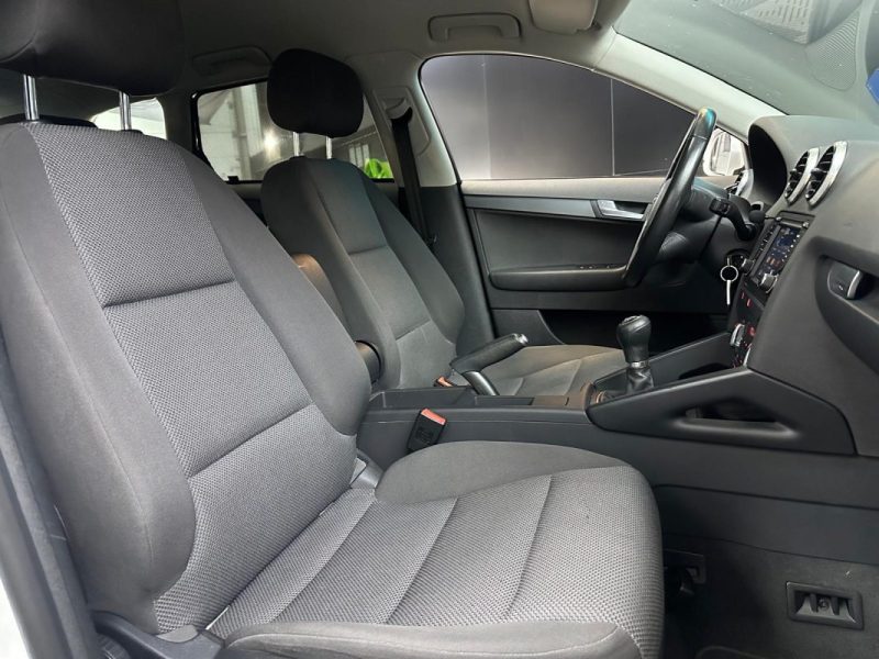 AUDI A3 1.6i 100 cv Business