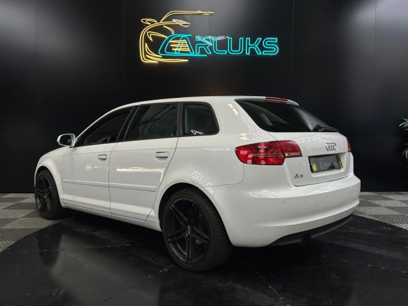 AUDI A3 1.6i 100 cv Business
