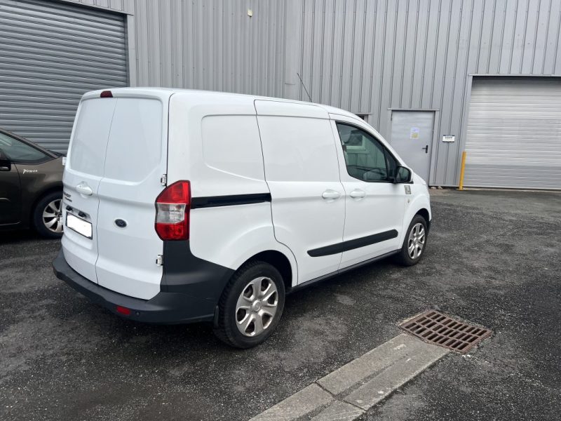 FORD TRANSIT COURIER  1.5 TD 75CH TITANIUM EURO6 GARANTIE 12 MOIS 2017